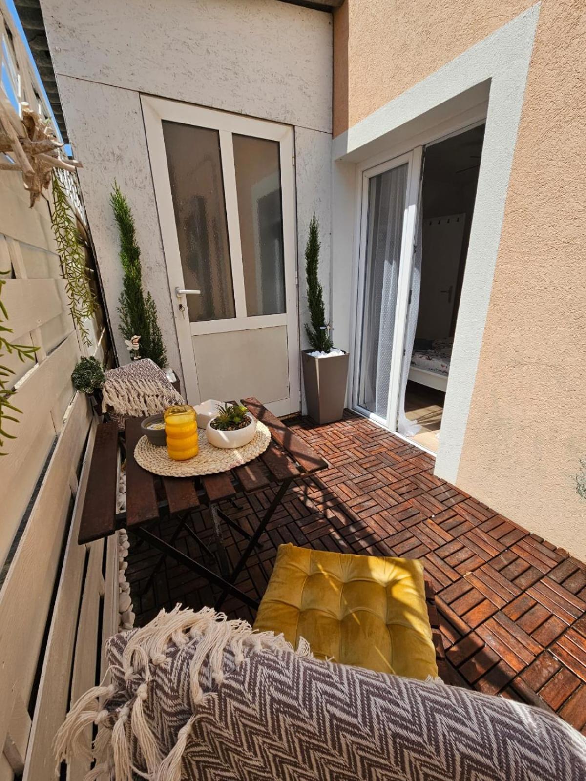 Apartment Melani Vir Exterior photo