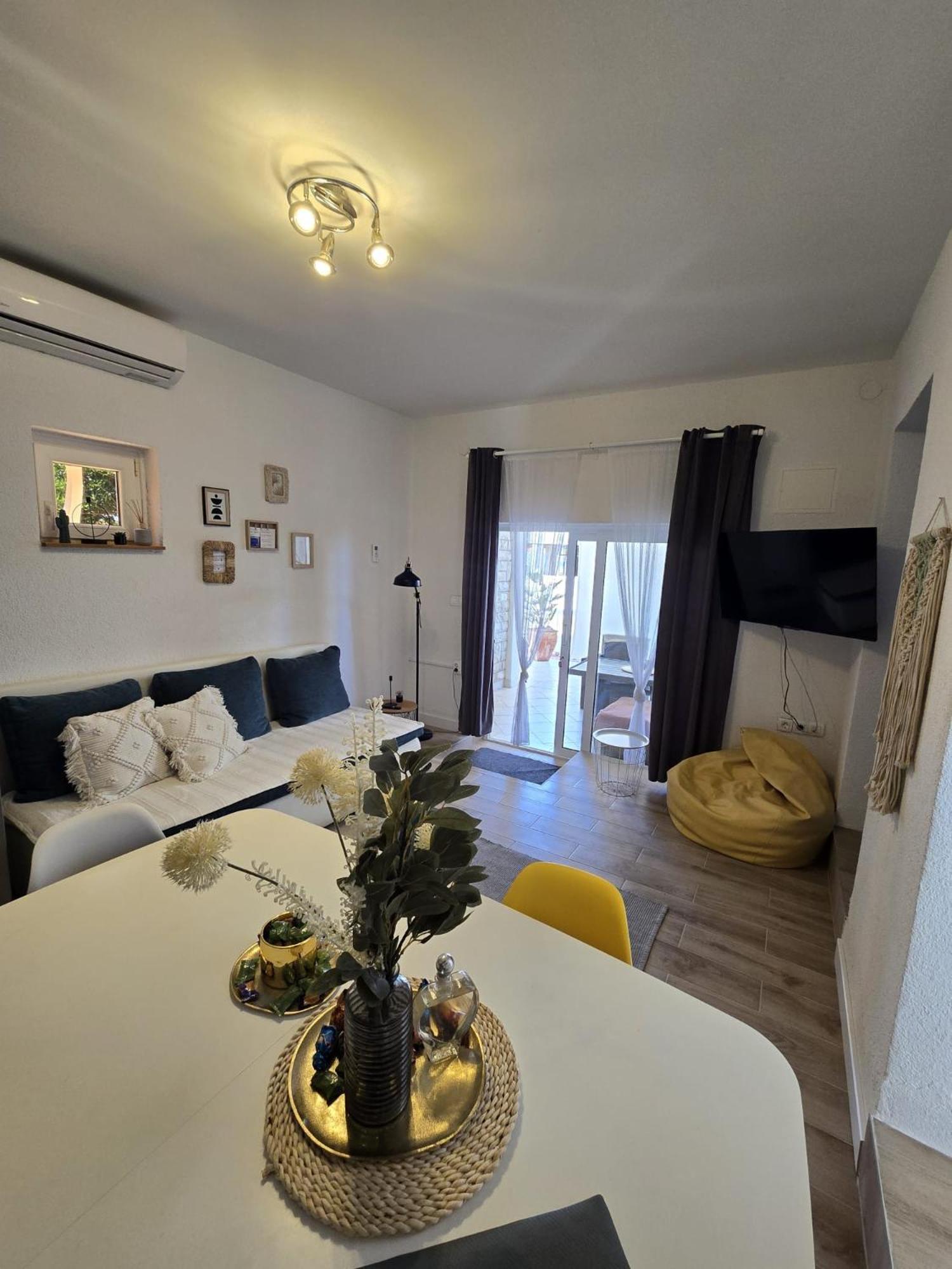 Apartment Melani Vir Exterior photo