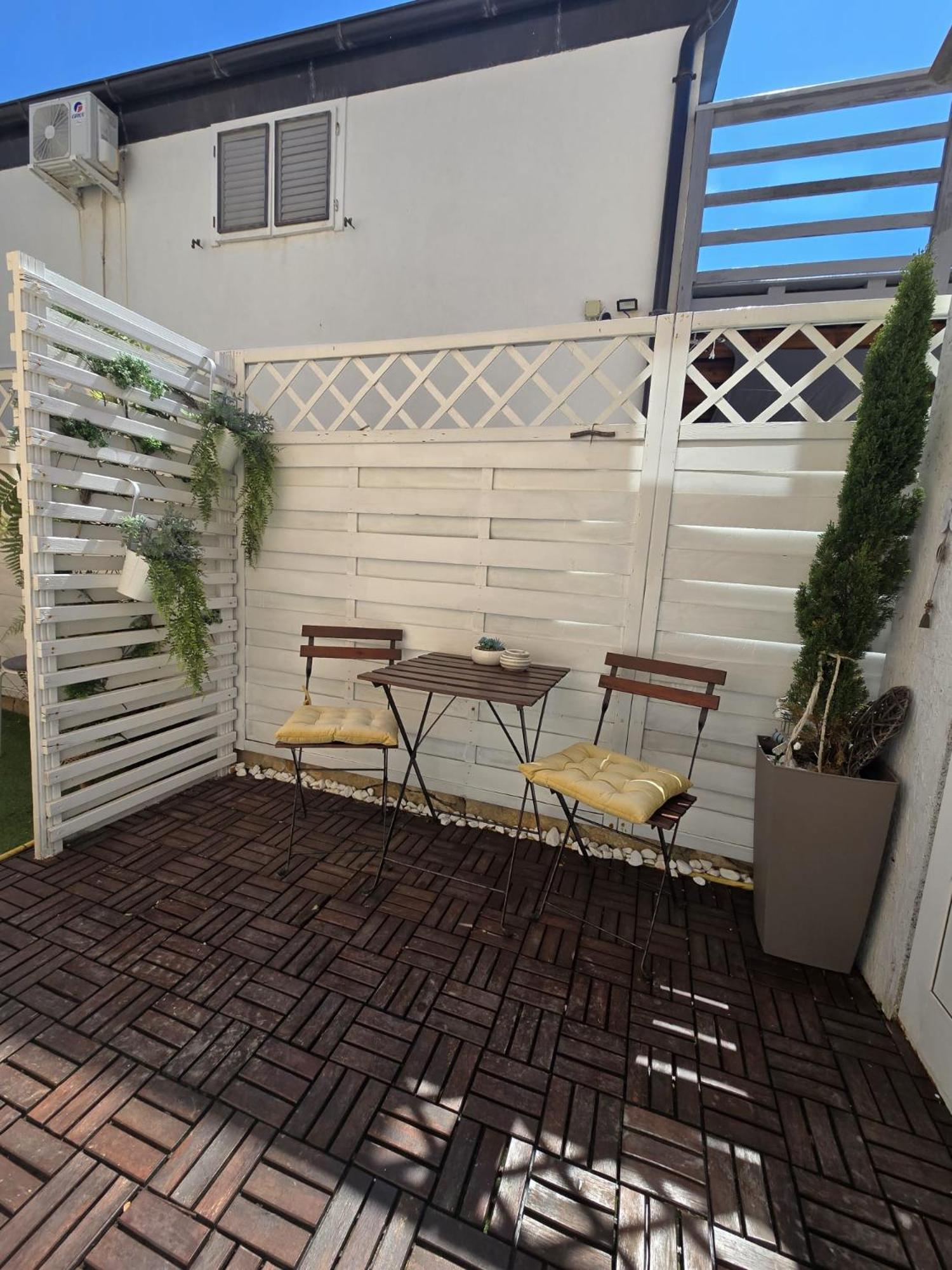 Apartment Melani Vir Exterior photo